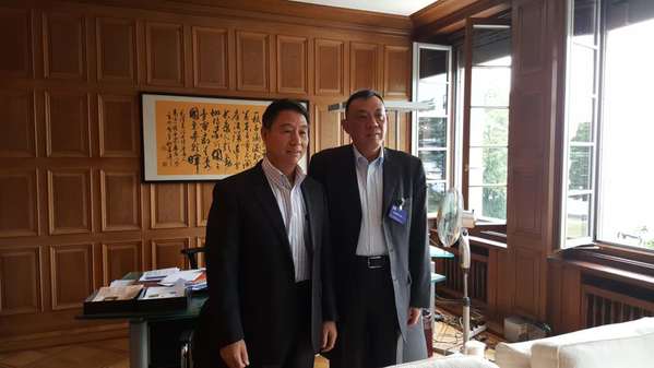 姚为群和易小准副总干事